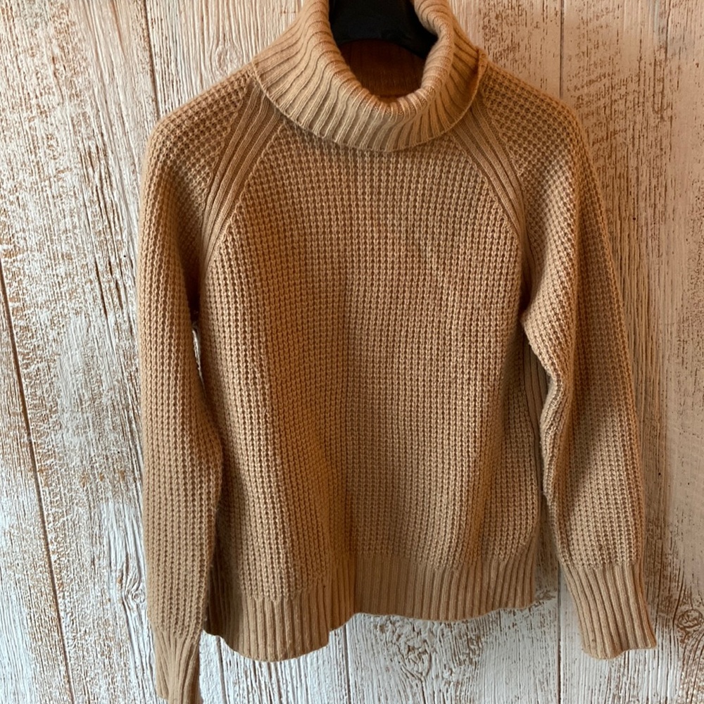 Uniqlo beige cashmere blend turtleneck sweater